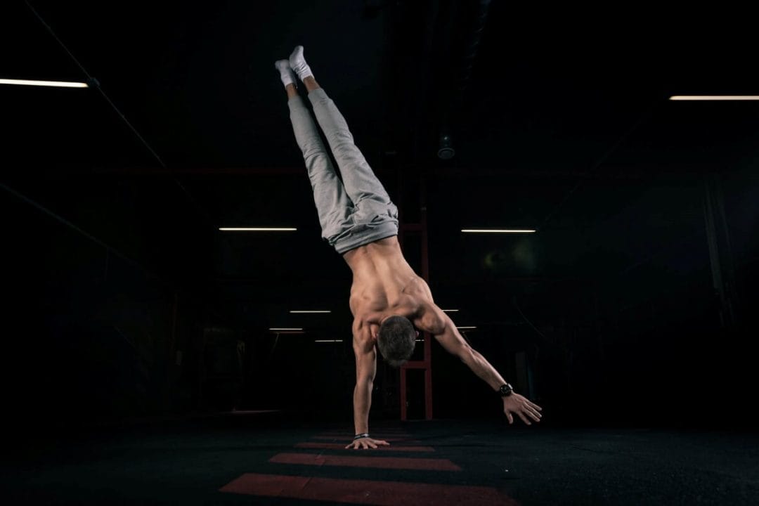 One Handed Handstand Handstand Balance Tips Cool Handstand Tricks 1683